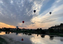 Las mejores imágenes de los globos aerostáticos sobrevolando Badajoz
