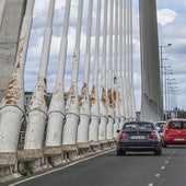 El óxido corroe desde hace años los tirantes del Puente Real