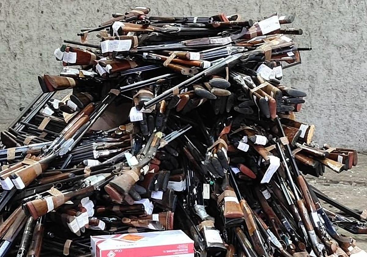 Armas 'achatarradas' por la Guardia Civil.