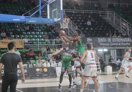 Partido entre el Cáceres y el Lleida en el Multiusos esta temporada.