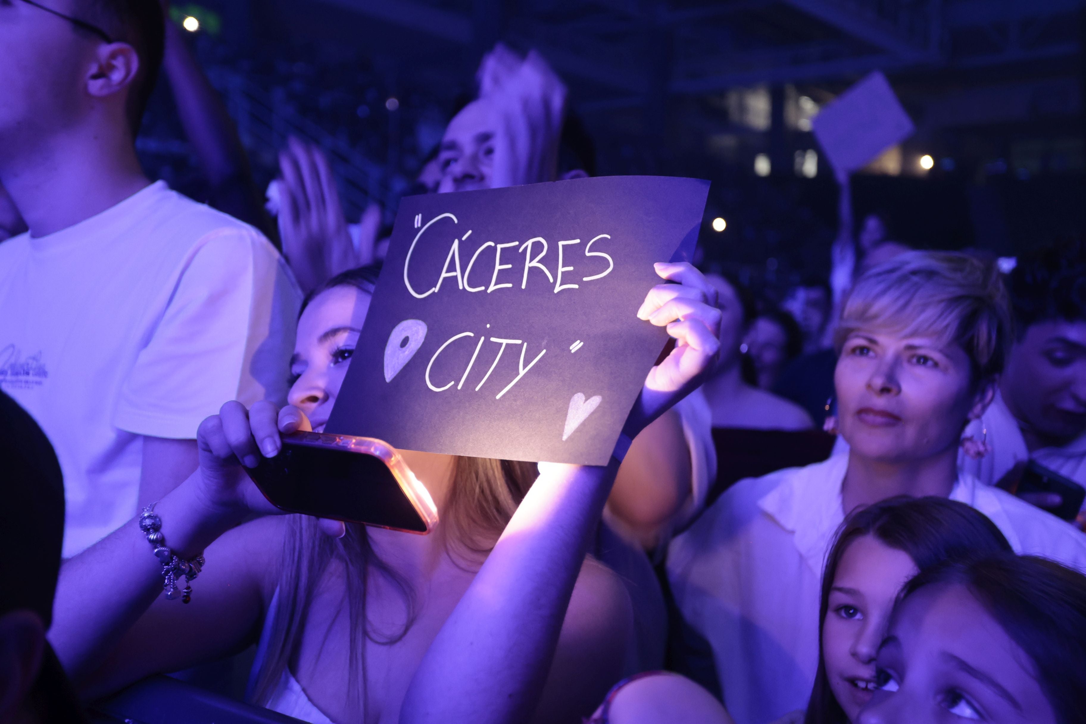 Las mejores imágenes del concierto de Ana Mena en Cáceres