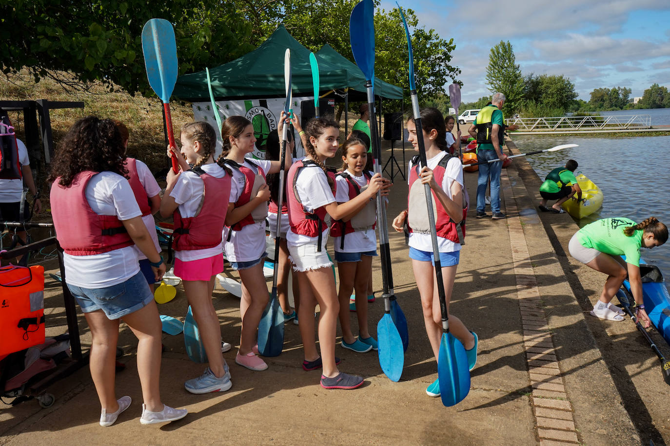 Imágenes de la jornada de puertas abiertas en el club de piragüismo de Badajoz
