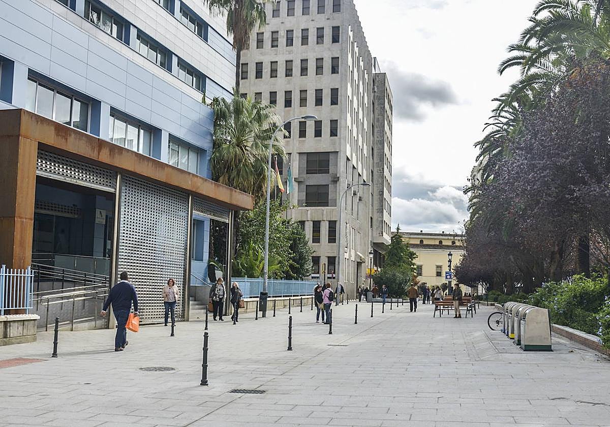 Lateral del paseo de San Francisco.
