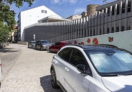 Aspecto del paseo de la Ribera, a pies del parking de Eulogio González, ayer al mediodía.