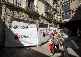 Estado actual del edificio degradado, donde el lunes comenzaron las obras.