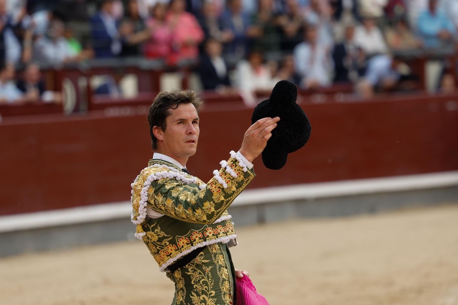 El diestro Daniel Luque durante el festejo de la Feria de San Isidro celebrado este jueves en la Monumental de Las Ventas.