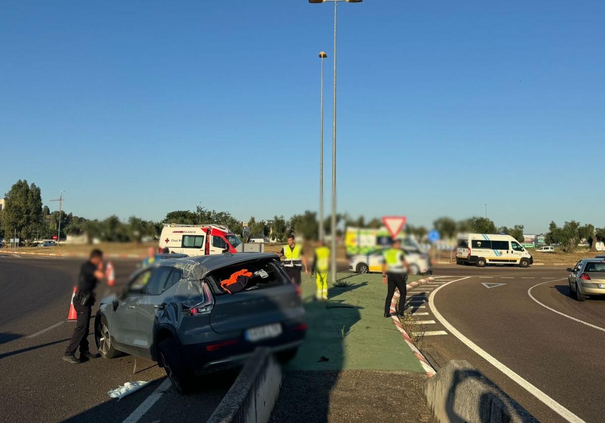 Accidente en la glorieta que conecta la BA-20 con la avenida Manuel Rojas Torres.