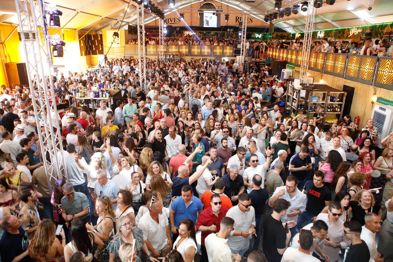 Ambiente en las casetas del Ferial de Cáceres