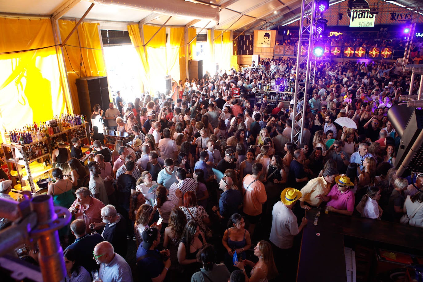 Ambiente en las casetas del Ferial de Cáceres