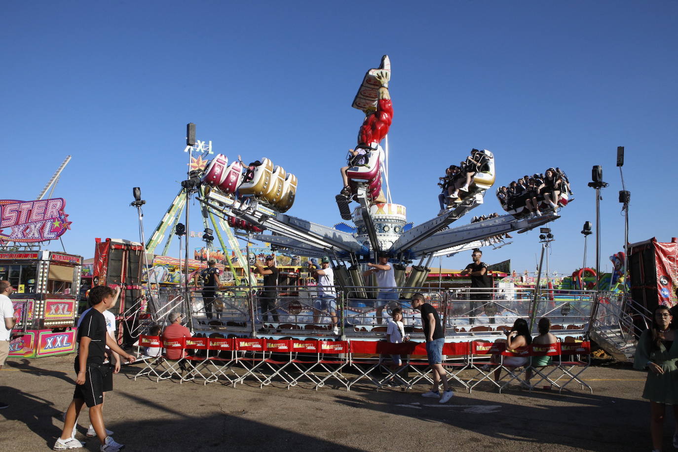 Las mejores imágenes del ambiente en el Ferial de Cáceres este sábado