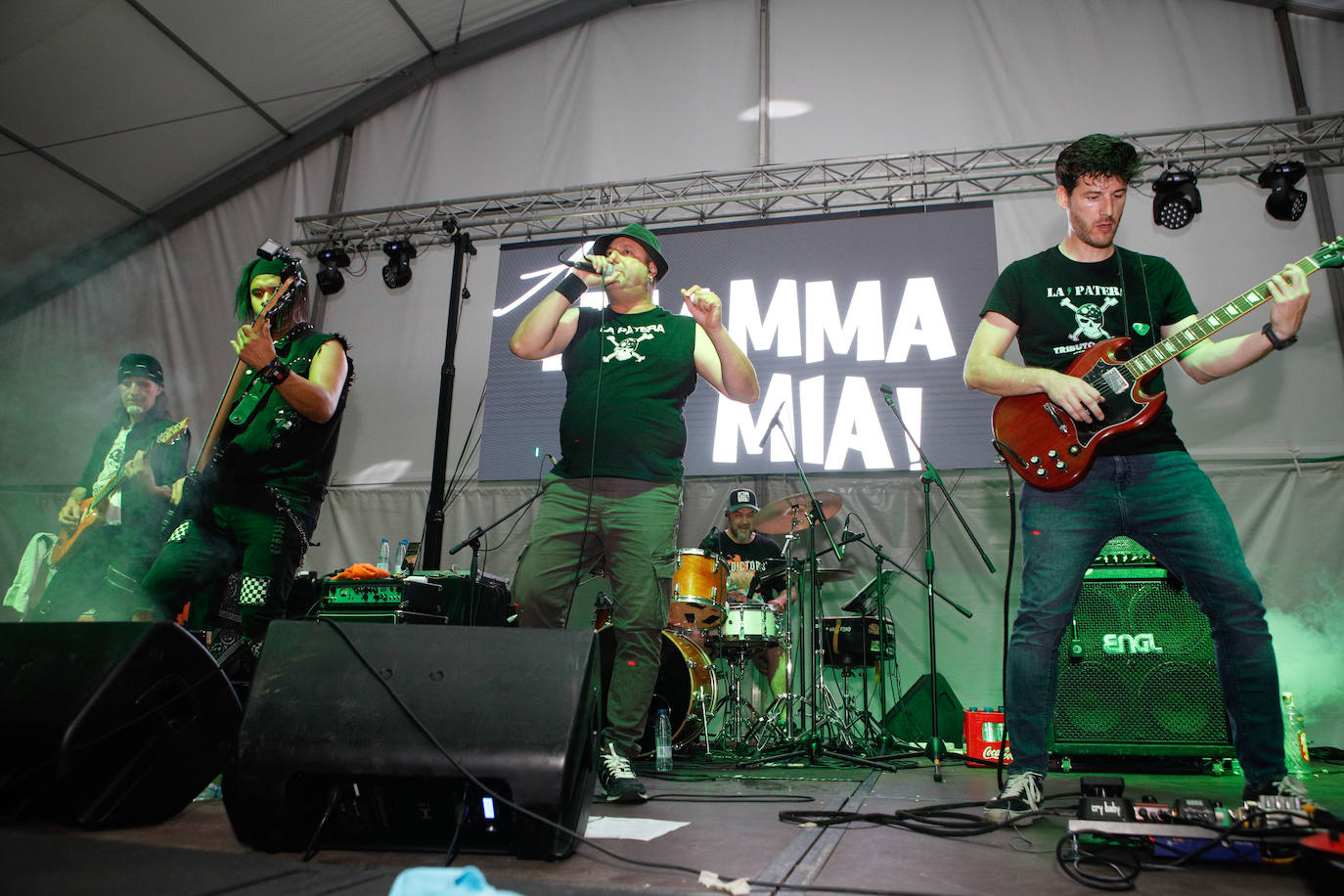 Fotos | Así disfrutan los cacereños del viernes noche en el ferial (I)