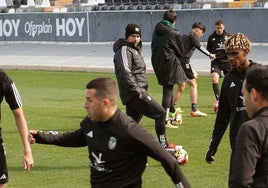 Entrenamiento del Badajoz de esta temporada con Luis Oliver Sierra al frente.