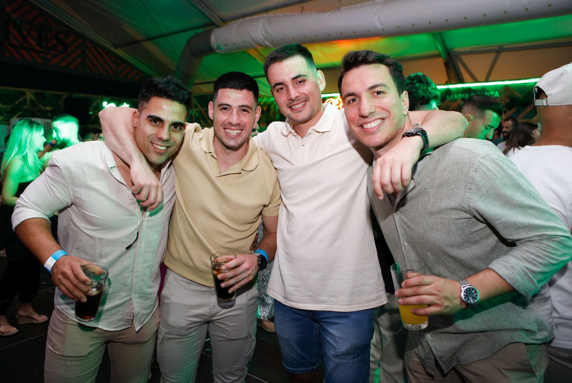 Fotos | Así disfrutan los cacereños del viernes noche en el ferial (II)