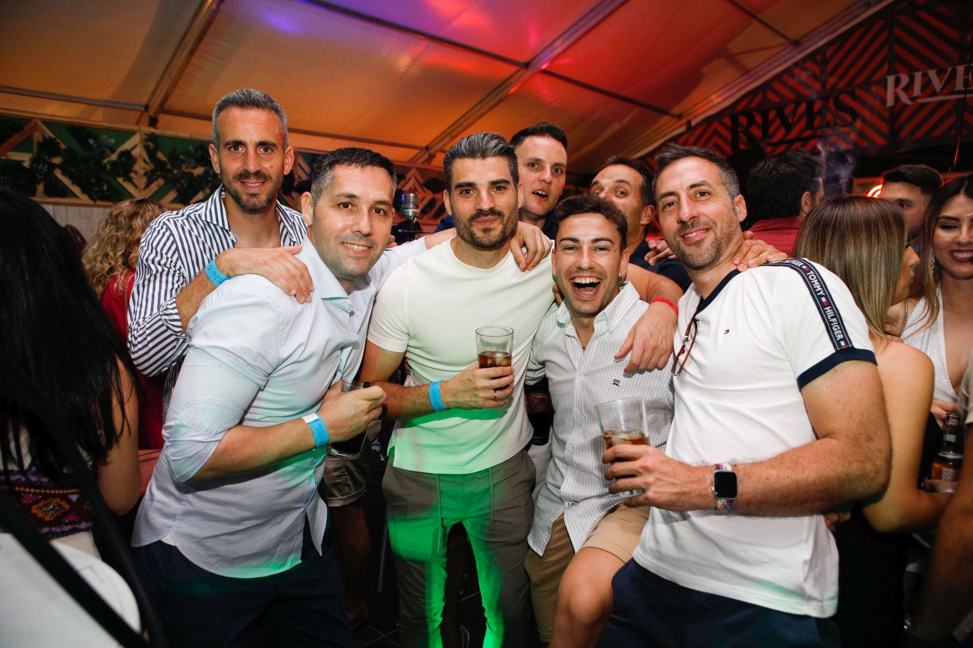 Fotos | Así disfrutan los cacereños del viernes noche en el ferial (II)