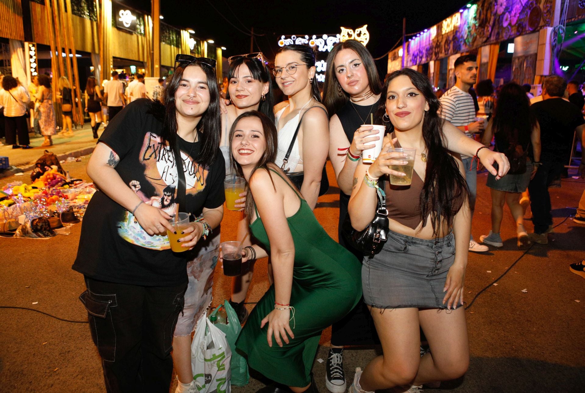 Fotos | Así disfrutan los cacereños del viernes noche en el ferial (II)