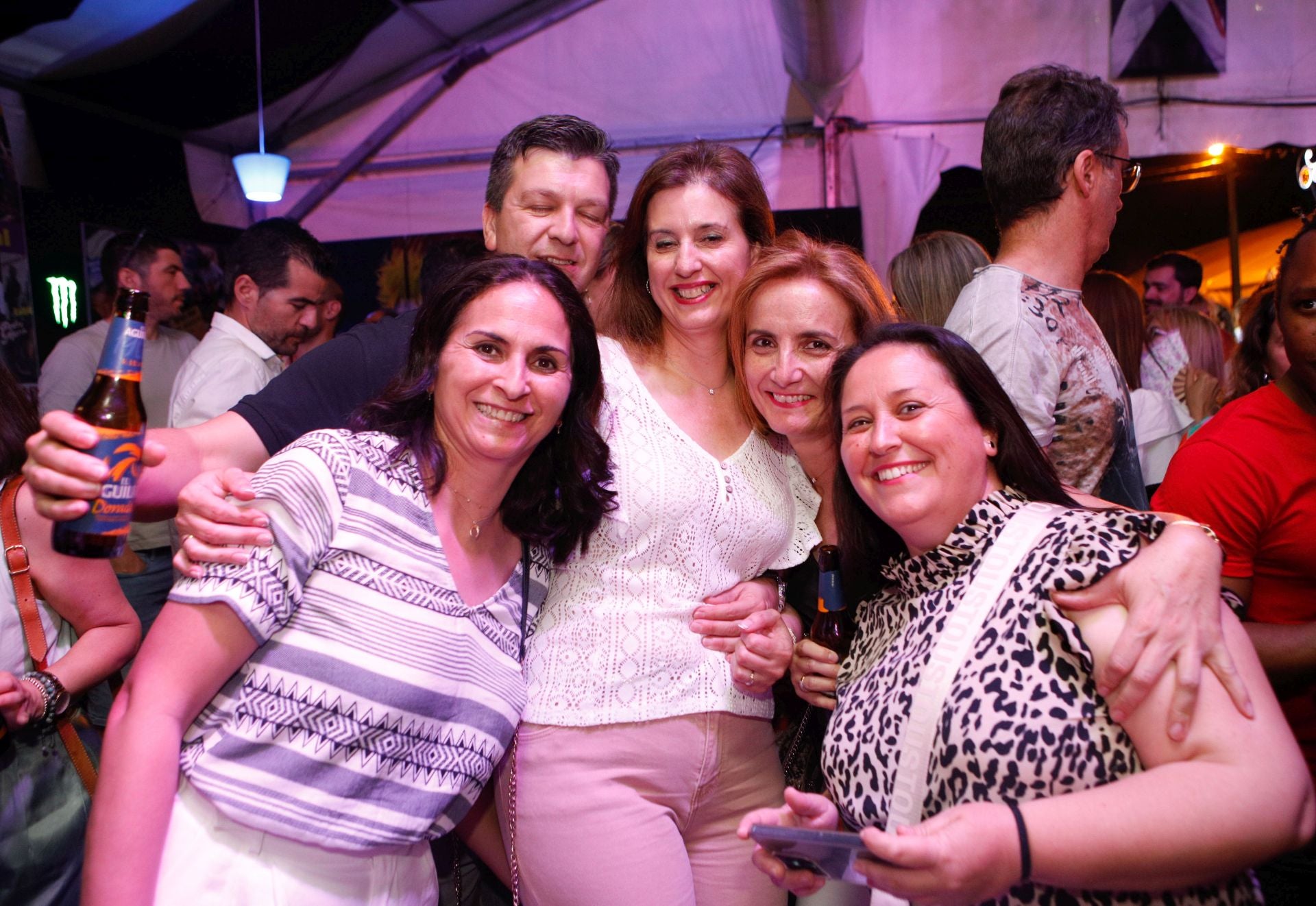 Fotos | Así disfrutan los cacereños del viernes noche en el ferial (II)