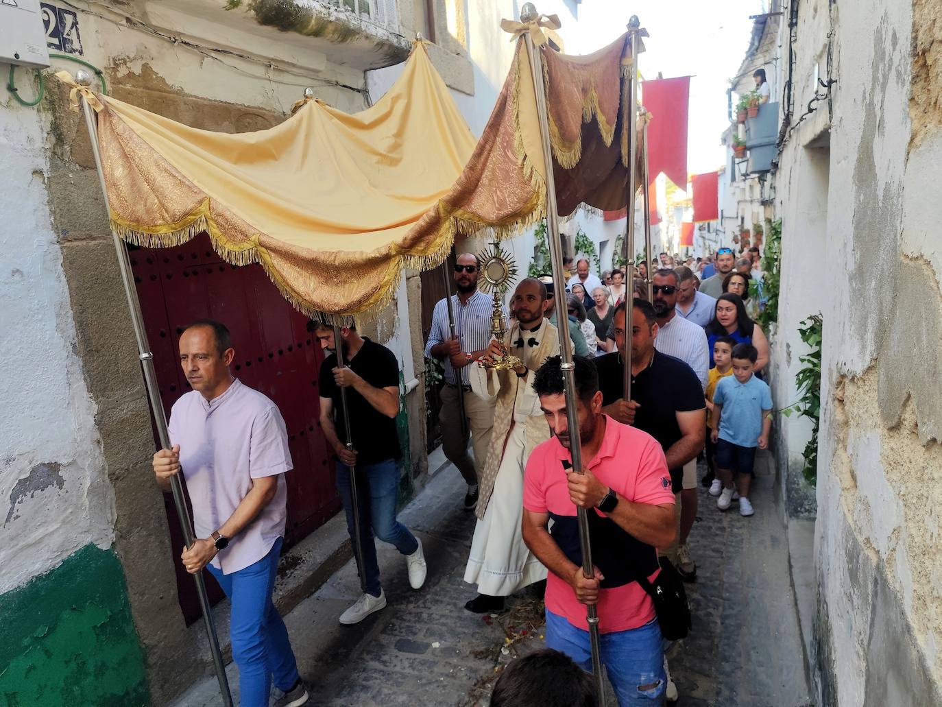 Procesión del Corpus por la Villa Adentro