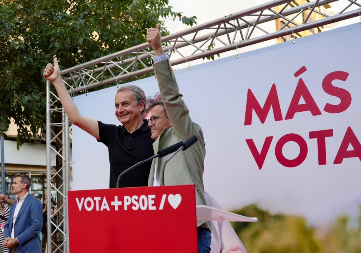 José Luis Rodríguez Zapatero y Miguel Ángel Gallardo durante el acto electoral de ayer en Almendralejo.