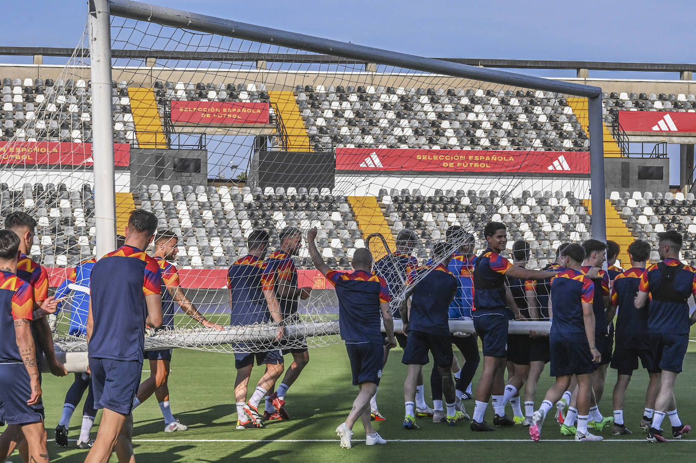 Imágenes de la rueda de prensa de la selección española en Badajoz