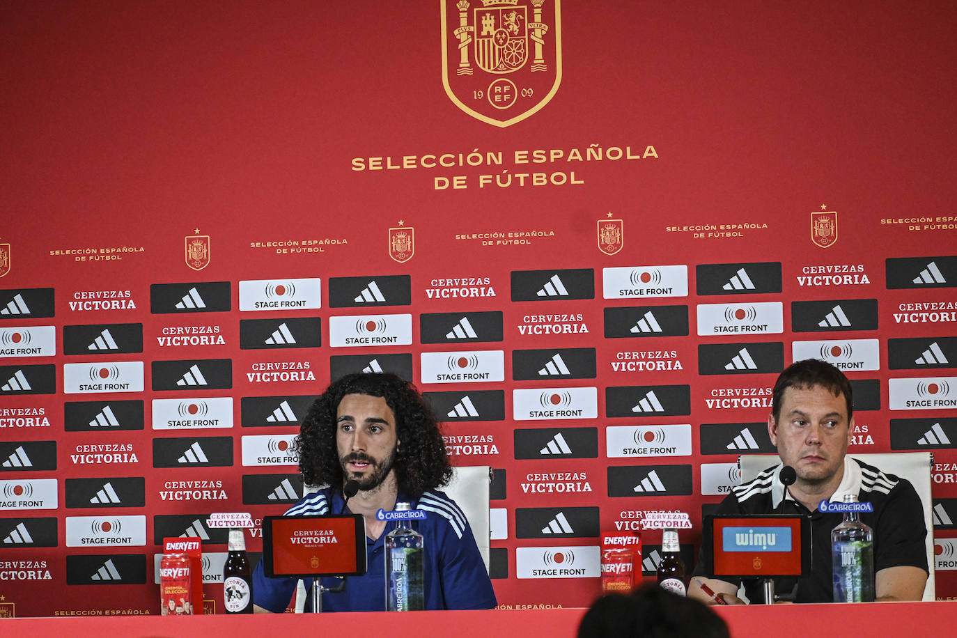 Imágenes de la rueda de prensa de la selección española en Badajoz