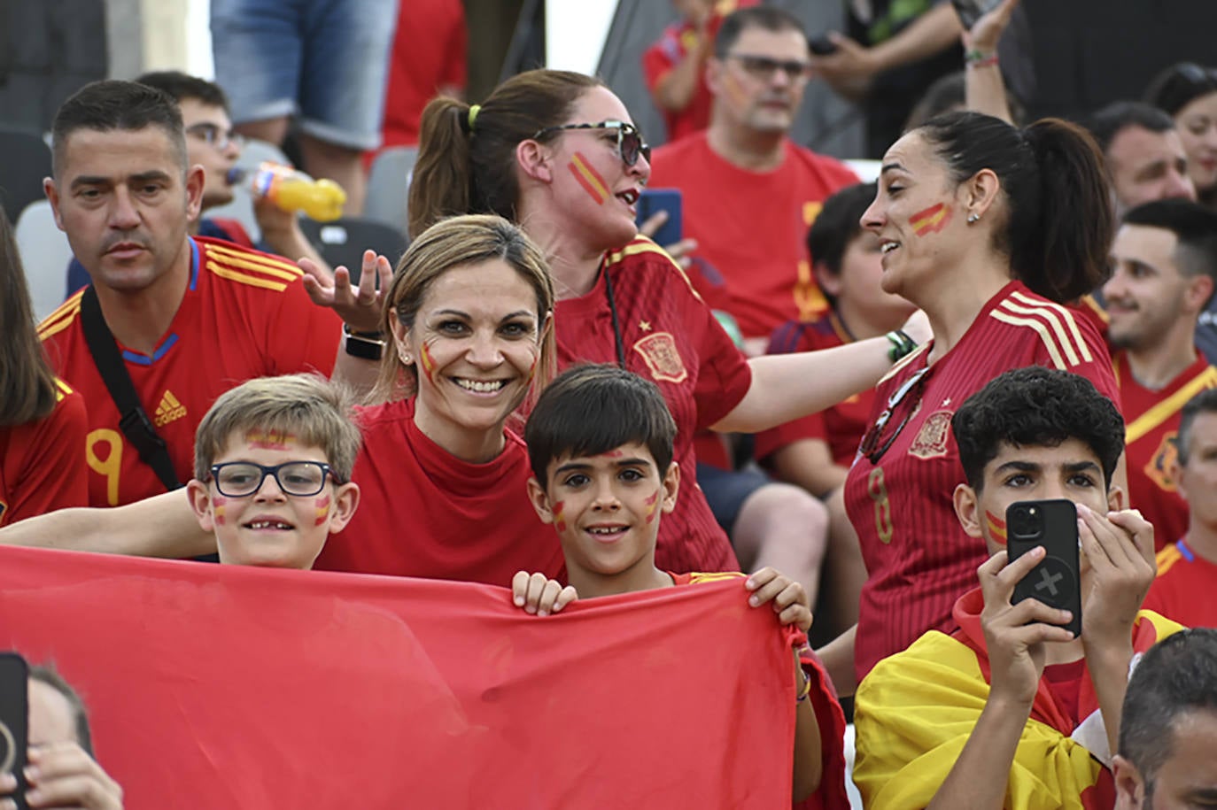 Imágenes del partido entre España y Andorra en Badajoz (I)