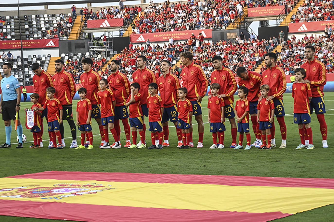 Imágenes del partido entre España y Andorra en Badajoz (I)