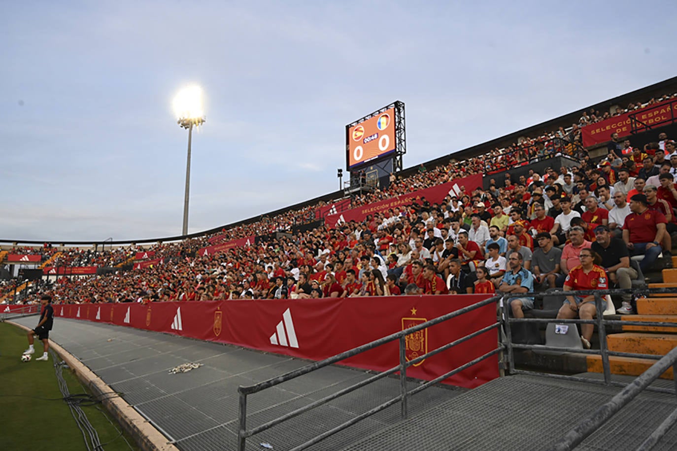 Imágenes del partido entre España y Andorra en Badajoz (II)