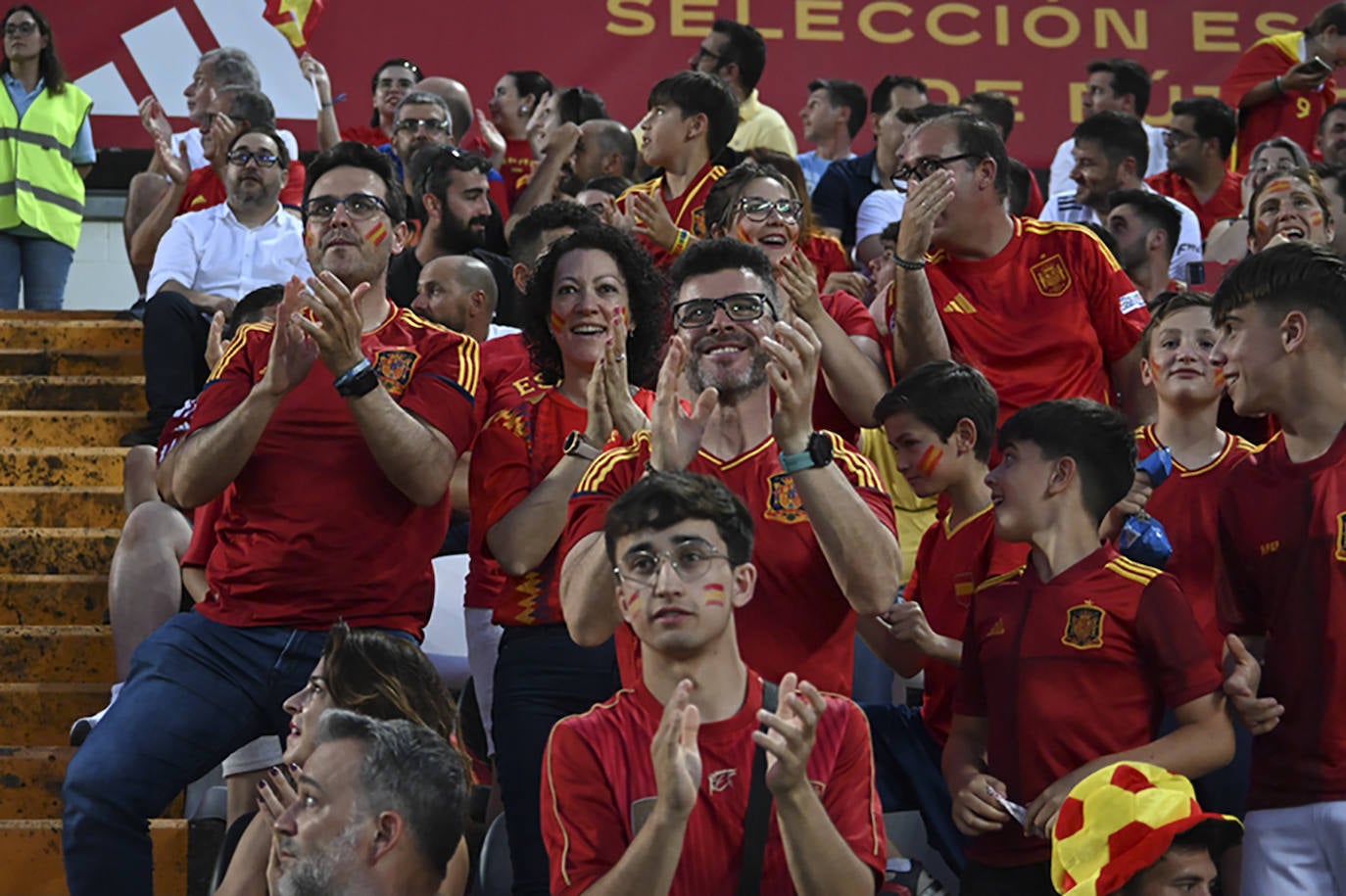 Imágenes del partido entre España y Andorra en Badajoz (II)