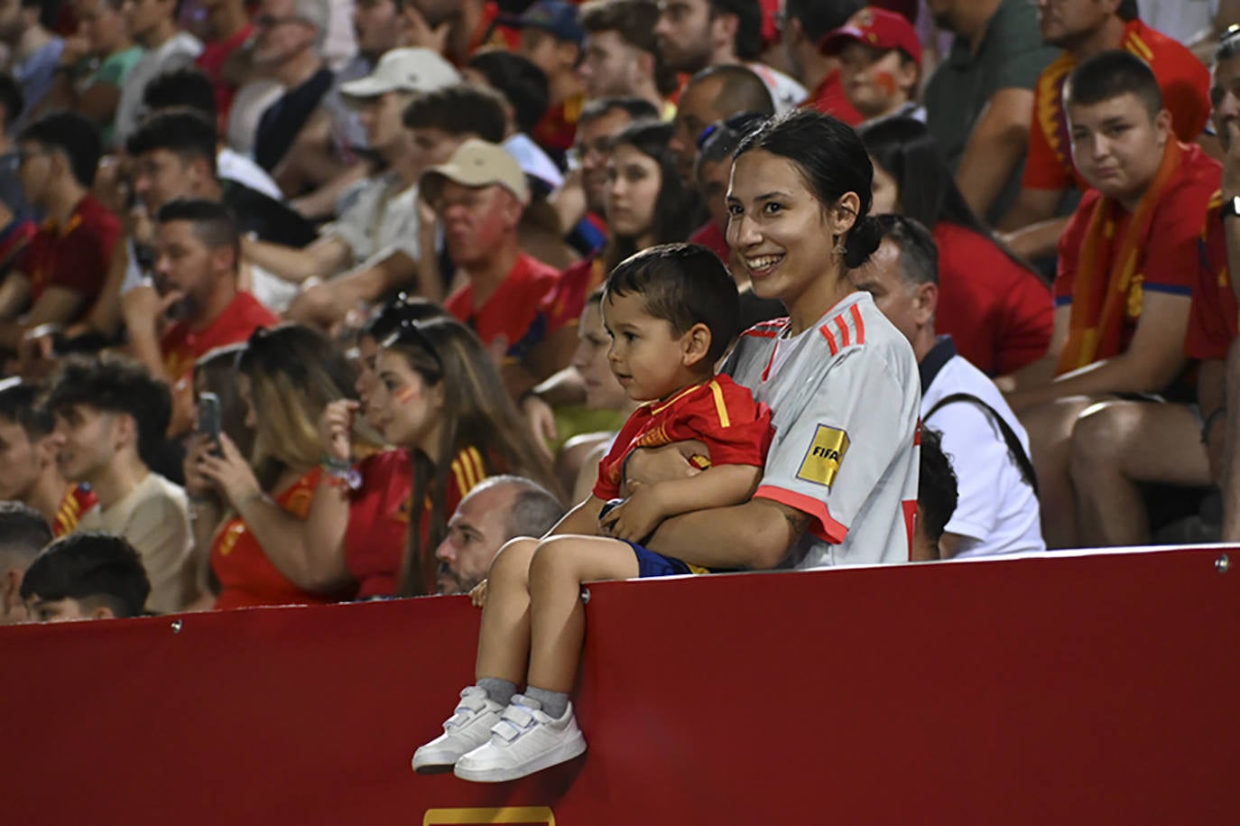 Imágenes del partido entre España y Andorra en Badajoz (II)