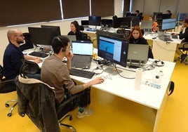 Trabajadores de una de las empresas alojadas en el Parque Científico y Tecnológico de Badajoz.