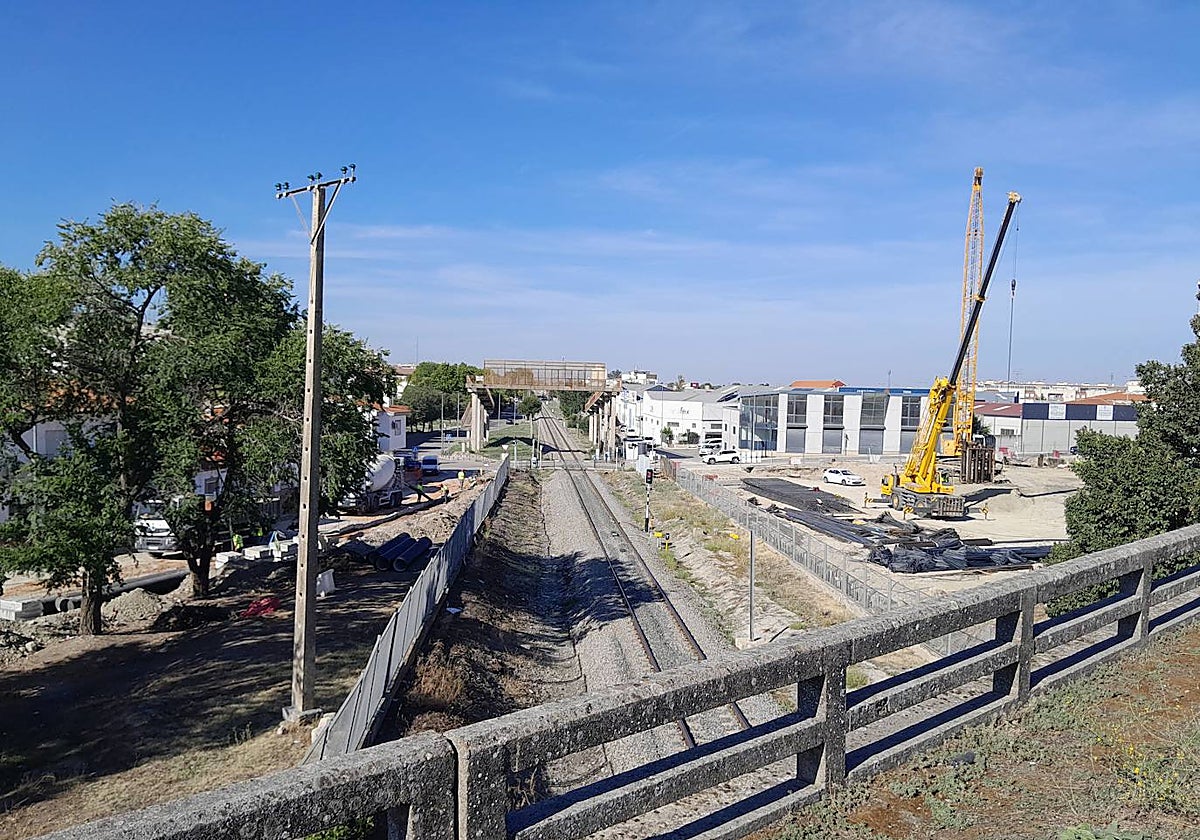 Vías del tren a su paso por Navalmoral de la Mata.