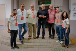 El alcalde de Mérida, Antonio Rodríguez Osuna, junto a miembros del partido.