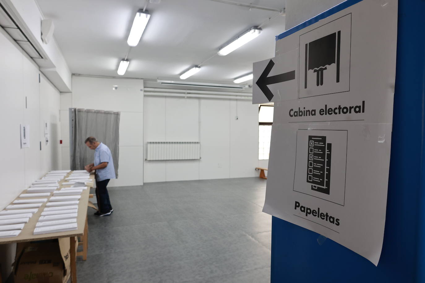 La jornada electoral en Extremadura, en imágenes