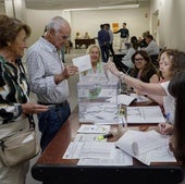 Una denuncia del PP, una mesa que cerrará a las 20.12 horas y discursos para animar al voto en Extremadura