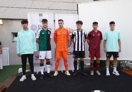 Presentación de las equipaciones del Badajoz de la campaña 2022-23.