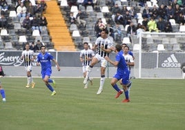 Álex Alegría durante un partido el Badajoz la pasada temporada.