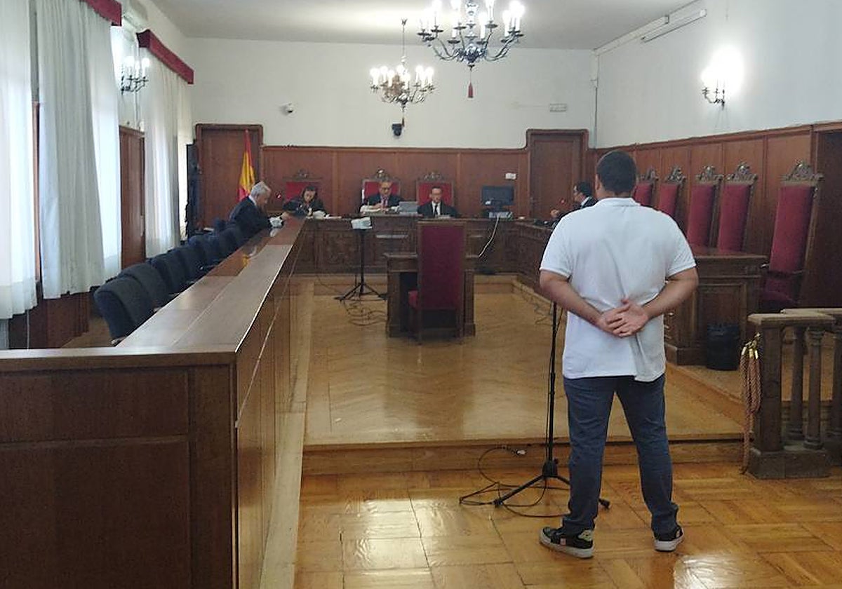 El condenado durante la vista que se celebró este jueves en la Audiencia de Badajoz.