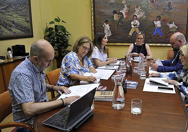 Una reunión de la Mesa de la Asamblea de la presente legislatura.