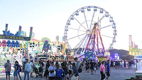 Viaje al pasado a través de la noria de la Feria de Plasencia