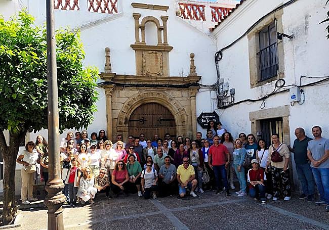Algunos participantes en la ruta posan para HOY