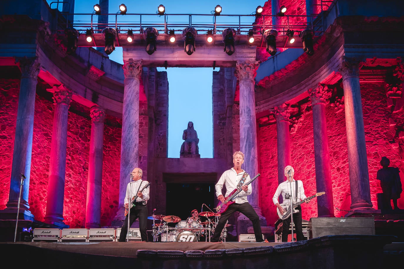 Las mejores imágenes del concierto de Status Quo en el Teatro Romano de Mérida