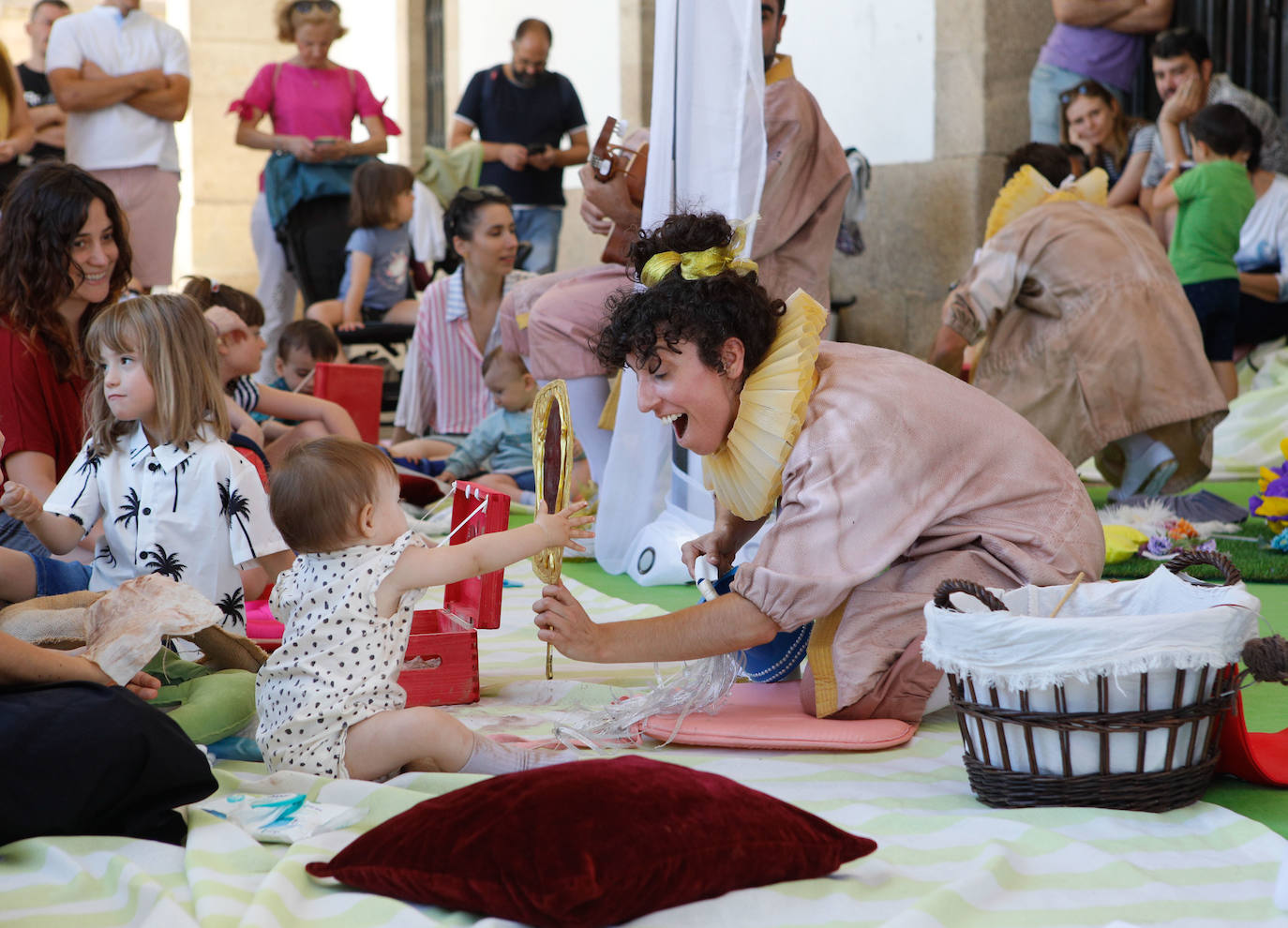 Los niños disfrutan con &#039;Verserías&#039; en el Teatro Clásico de Cáceres