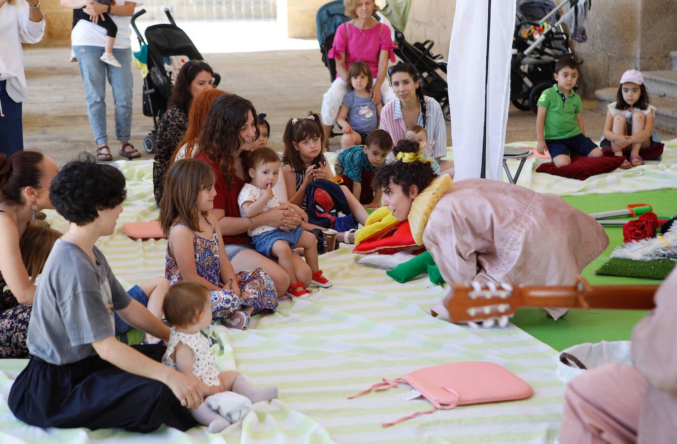 Los niños disfrutan con &#039;Verserías&#039; en el Teatro Clásico de Cáceres