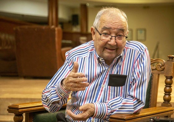 Fernando Delgado, en la sede del Círculo Emeritense.