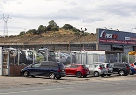 El trabajador cayó mientras trabajaba en la cubierta de un almacén de Martín Palomino.