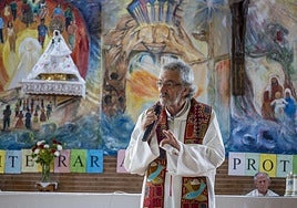 Tino durante el homenaje de sus parroquianos .