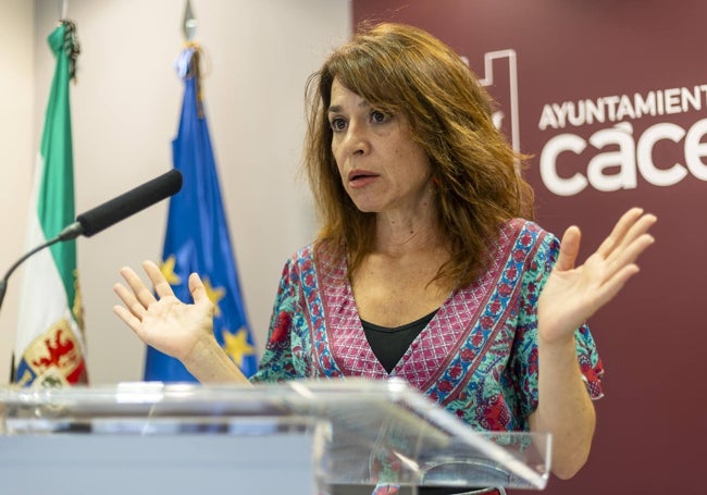 Belén Fernández, portavoz del PSOE, durante su comparecencia este martes.