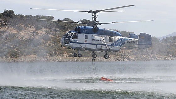 Extremadura pide al Estado que no le deje sin helicóptero o avión antincendios en Plasencia