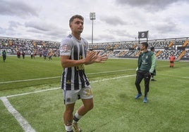 Dani Cordero durante el último partido del Badajoz ante el Llerenense en el Nuevo Vivero la temporada pasada.