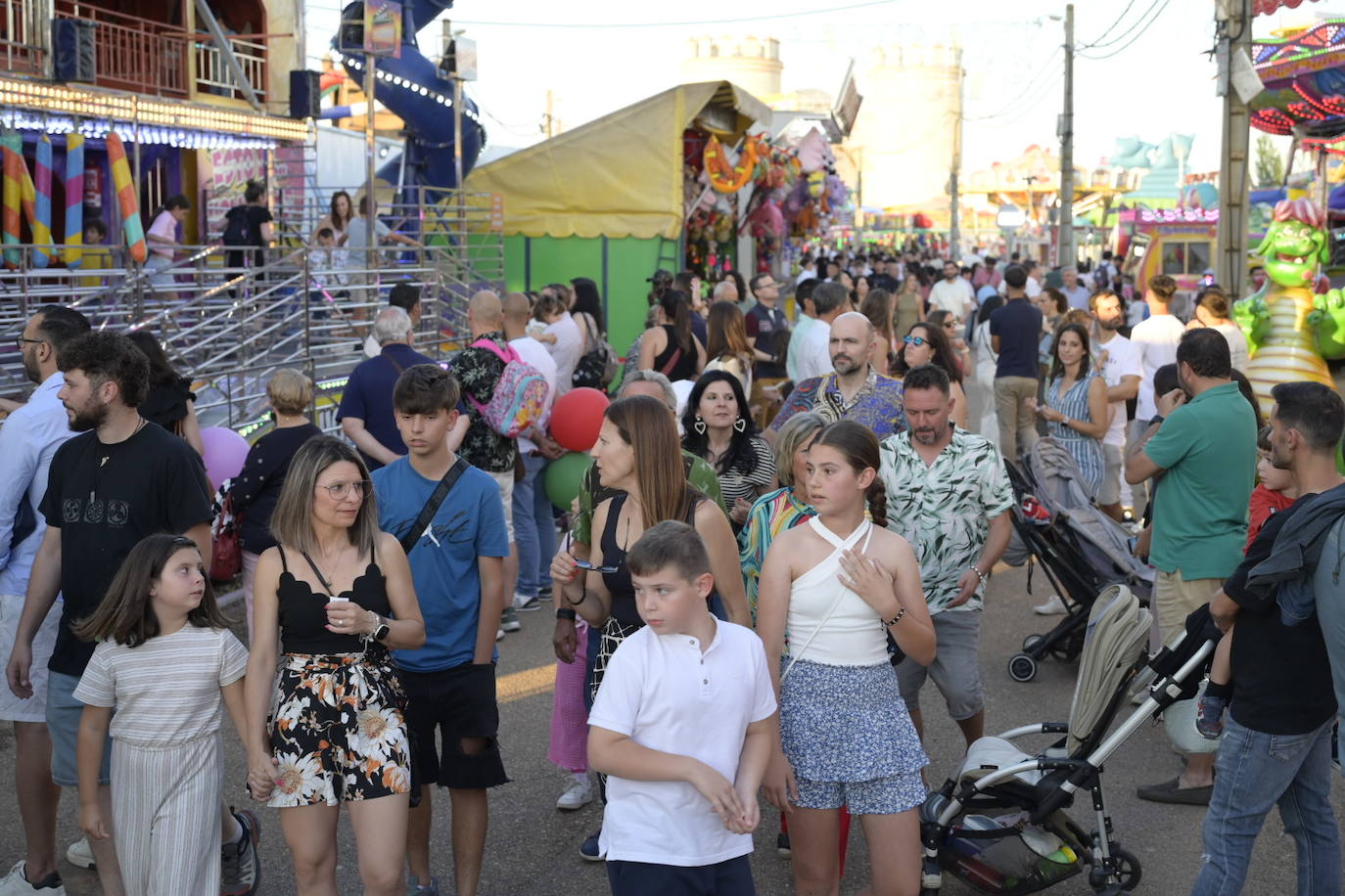 El ambiente del primer día de Feria de San Juan, en imágenes